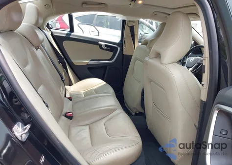 2018 Volvo S60 T5 Dynamic z USA, uszkodzony, nr VIN YV126MFL4J2458009